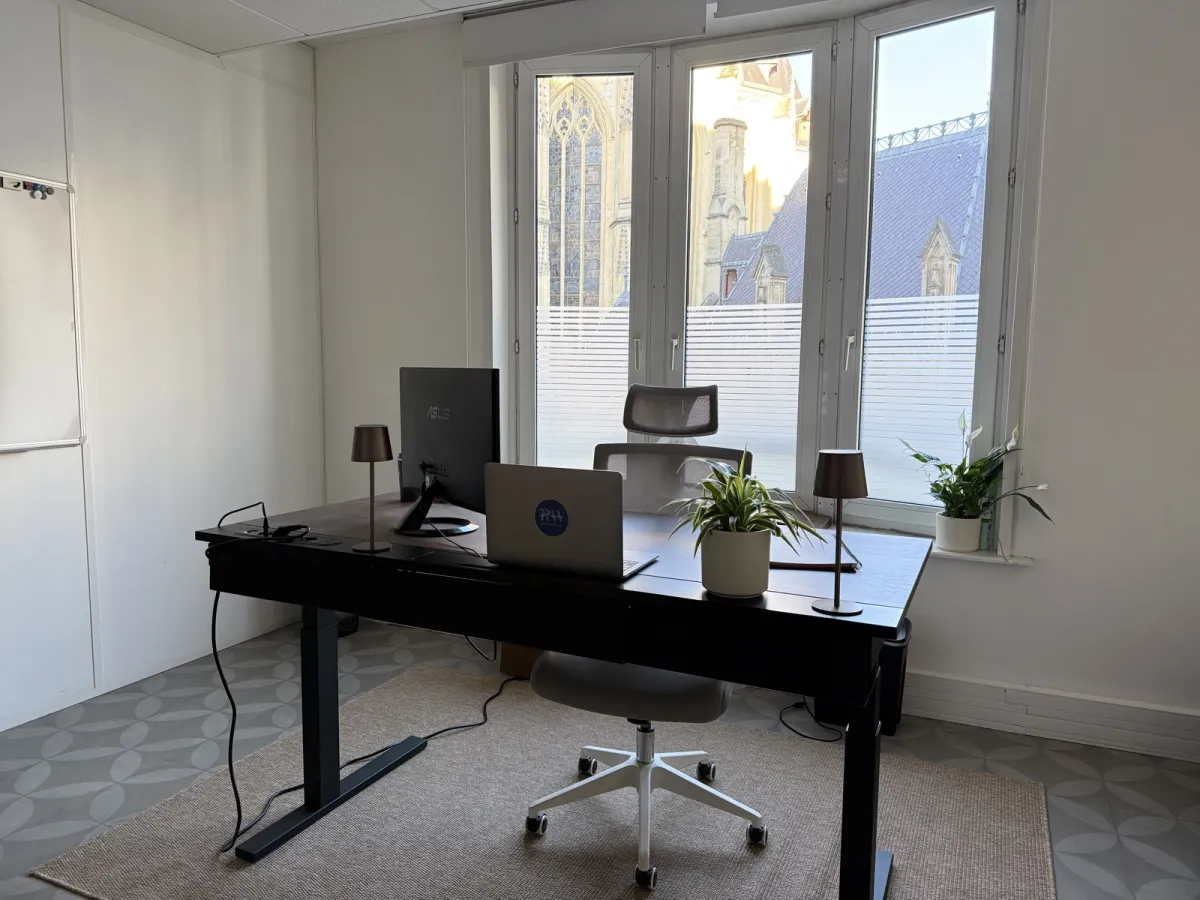 Bureau de Romain Wims à Lille, rue du Priez, avec vue sur les toits du centre-ville
