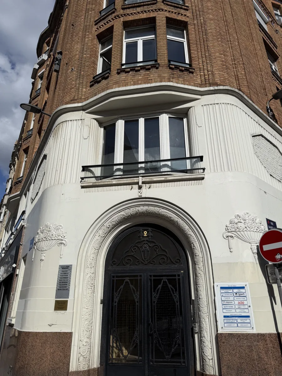 Entrée de l'immeuble du 2 rue du Priez à Lille